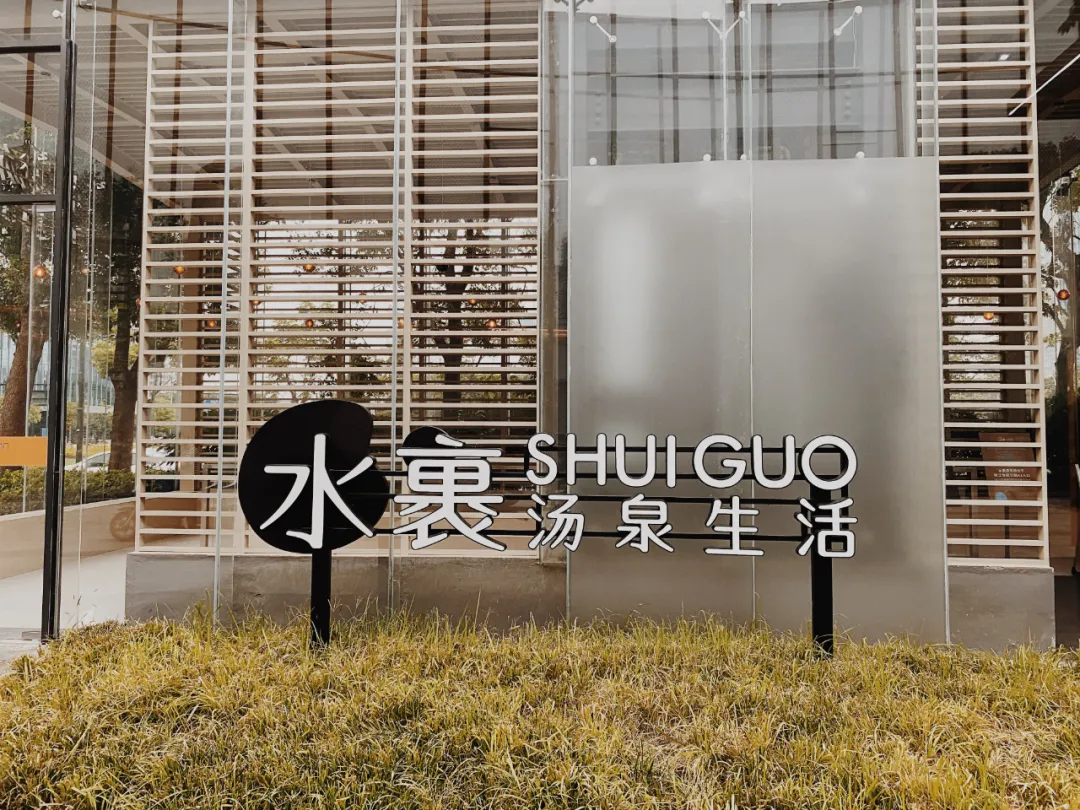 Listing image for Dolly Parton Talks Lipstick Launch and Country Girls Who Dream of Glamour