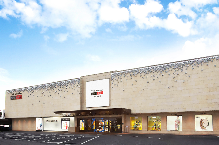 Listing image for Dolly Parton Talks Lipstick Launch and Country Girls Who Dream of Glamour