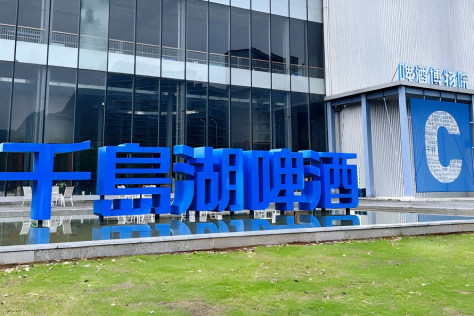 Dolly Parton Talks Lipstick Launch and Country Girls Who Dream of Glamour